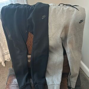 set of men’s Nike size small track joggers pants